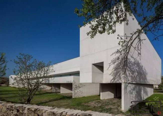 葡萄牙清水混凝土结构的艺术博物馆成了游客打卡圣地